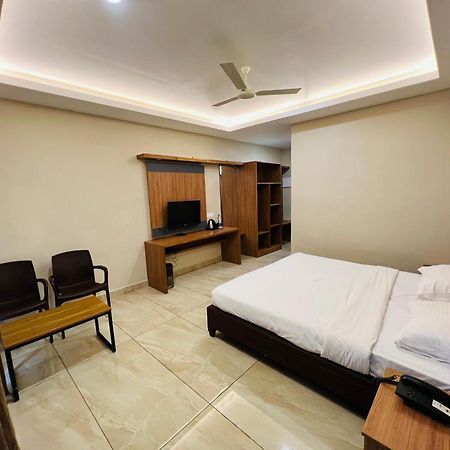 Ayur County Resort Chinnakanal Exterior photo