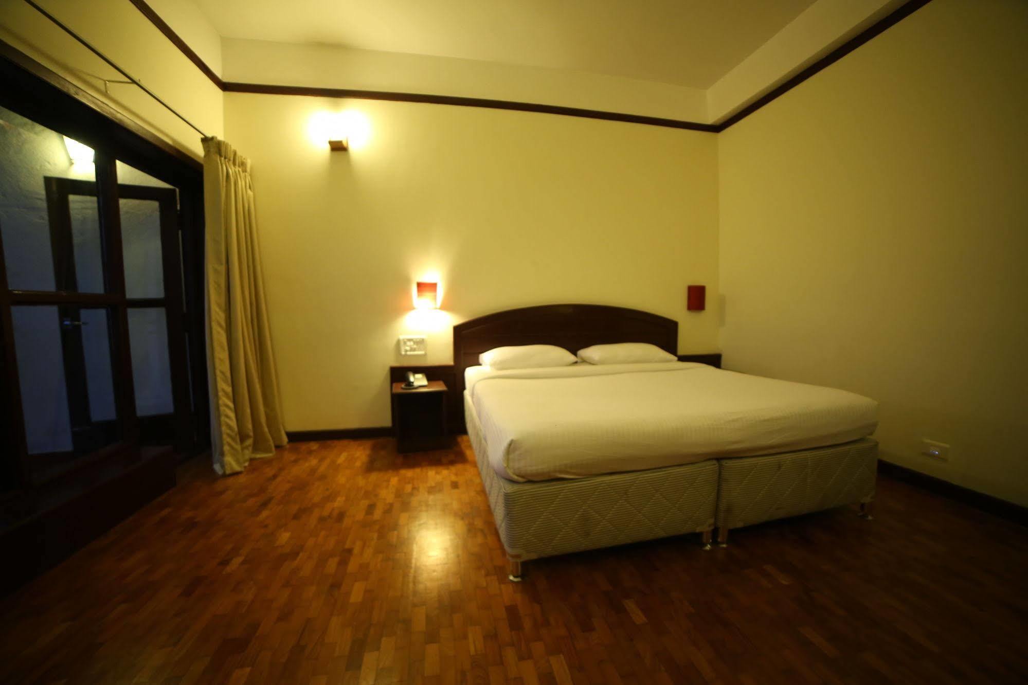 Ayur County Resort Chinnakanal Exterior photo