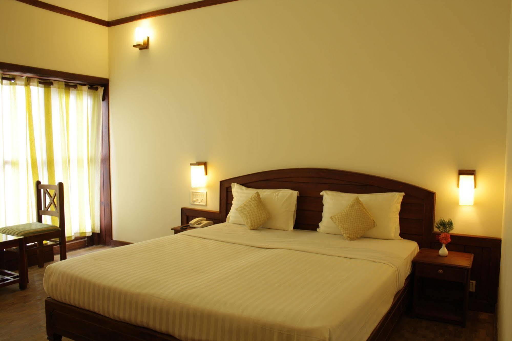 Ayur County Resort Chinnakanal Exterior photo